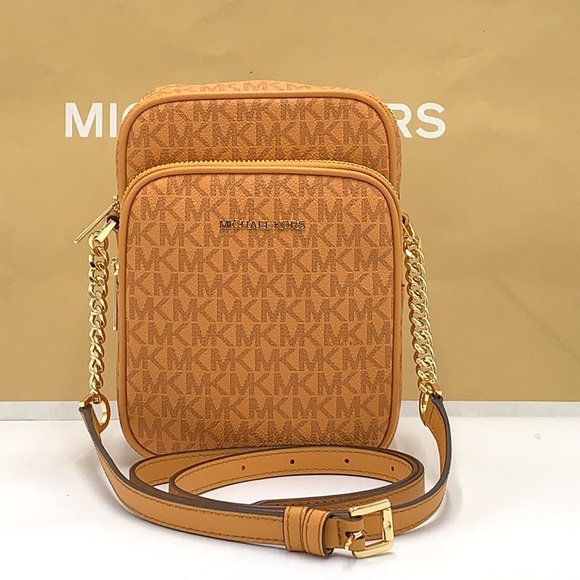 MICHAEL KORS
Jet Set Travel Medium Signature Logo Crossbody
COLOR CIDER MULTI - Picture 3 of 15